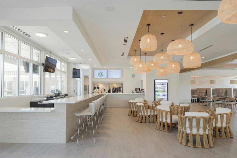 Courtyard by Marriott Amelia Island — Restaurant & bars in Amelia Island, Florida