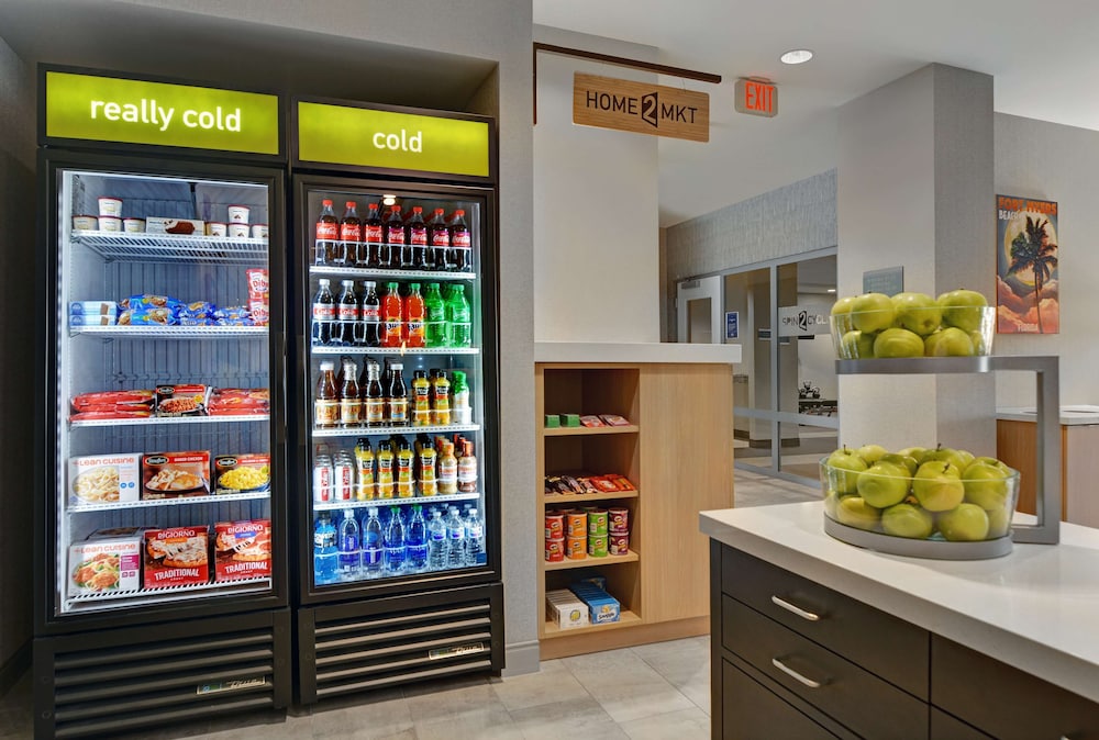 Home2 Suites by Hilton Fort Myers Colonial Blvd — Hotel building in Fort Myers, Florida