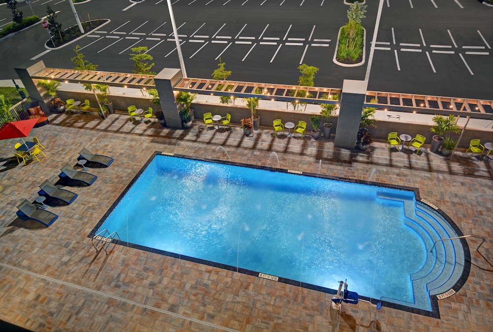 Home2 Suites by Hilton Fort Myers Colonial Blvd — Swimming pool in Fort Myers, Florida