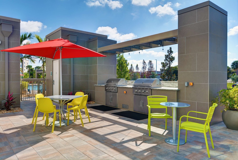 Home2 Suites by Hilton Fort Myers Colonial Blvd — Restaurant & bars in Fort Myers, Florida