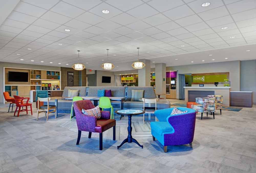 Home2 Suites by Hilton Fort Myers Colonial Blvd — Hotel building in Fort Myers, Florida