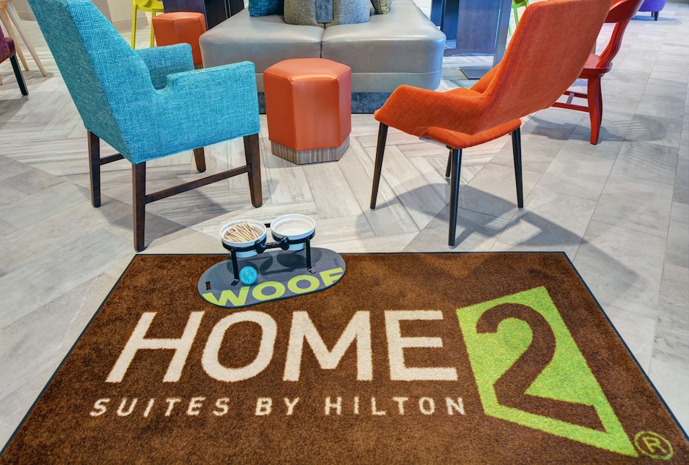 Home2 Suites by Hilton Fort Myers Colonial Blvd — Hotel building in Fort Myers, Florida