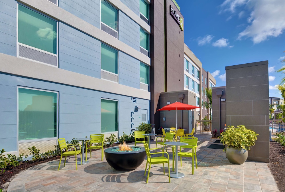 Home2 Suites by Hilton Fort Myers Colonial Blvd — Hotel building in Fort Myers, Florida