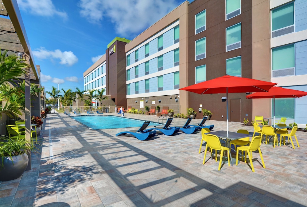 Home2 Suites by Hilton Fort Myers Colonial Blvd — Swimming pool in Fort Myers, Florida