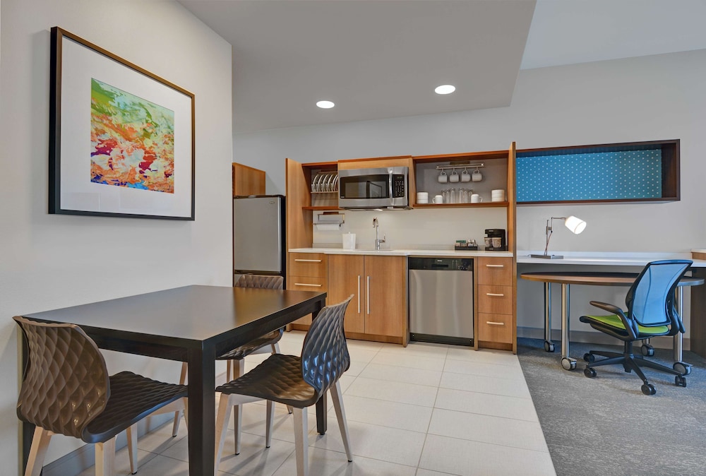 Home2 Suites by Hilton Fort Myers Colonial Blvd — Hotel rooms in Fort Myers, Florida