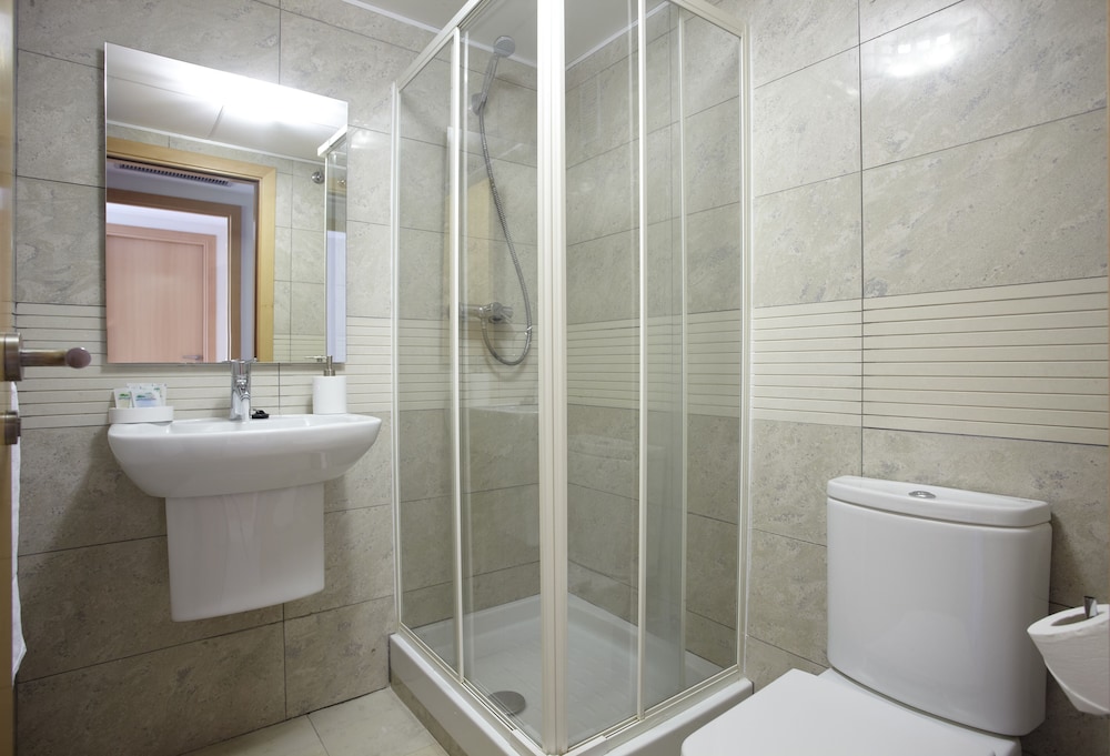 Ibersol Spa Aqquaria Suites — Hotel rooms in Salou, Catalonia