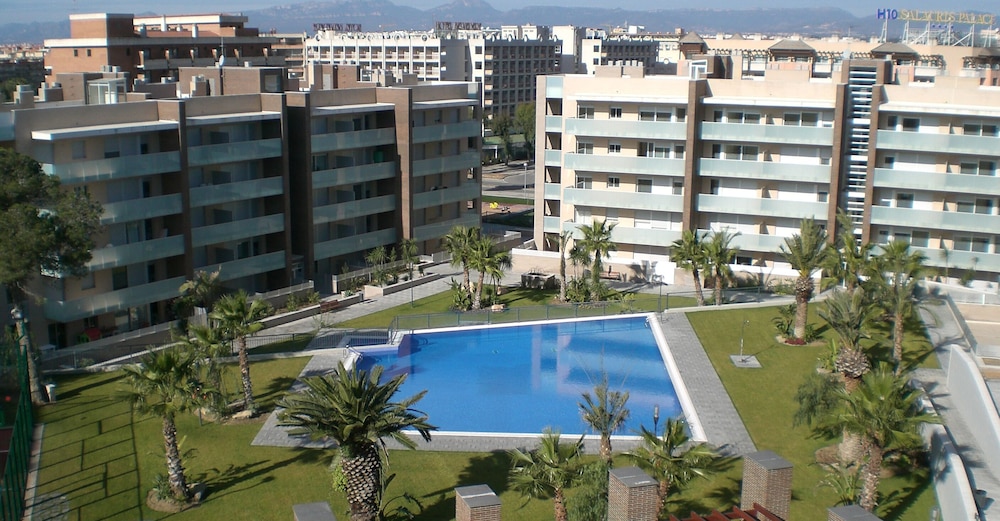 Ibersol Spa Aqquaria Suites — Swimming pool in Salou, Catalonia