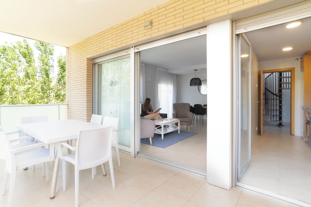Ibersol Spa Aqquaria Suites — Hotel rooms in Salou, Catalonia