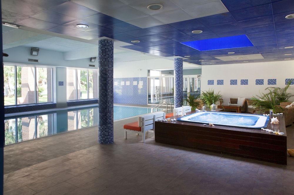 Ibersol Spa Aqquaria Suites — Swimming pool in Salou, Catalonia