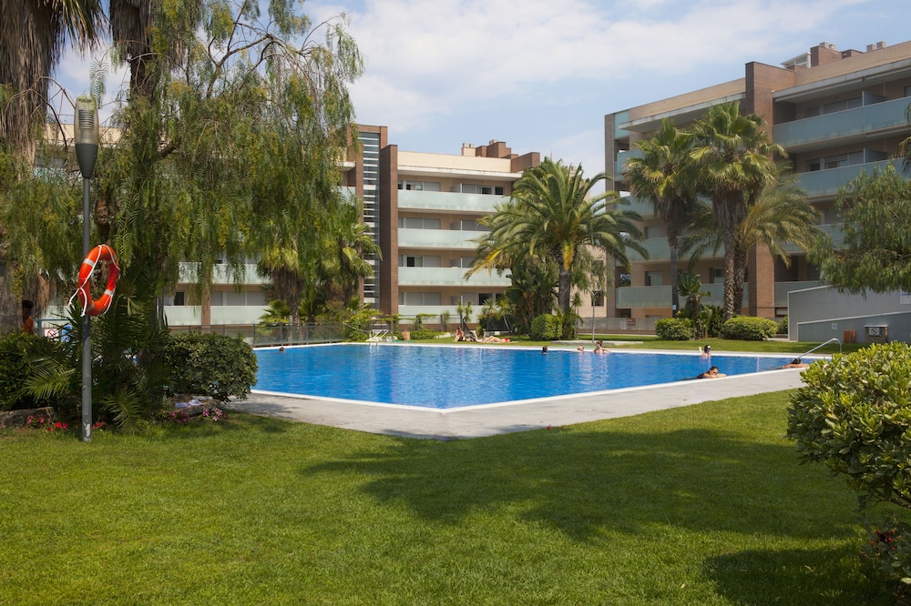 Ibersol Spa Aqquaria Suites — Swimming pool in Salou, Catalonia