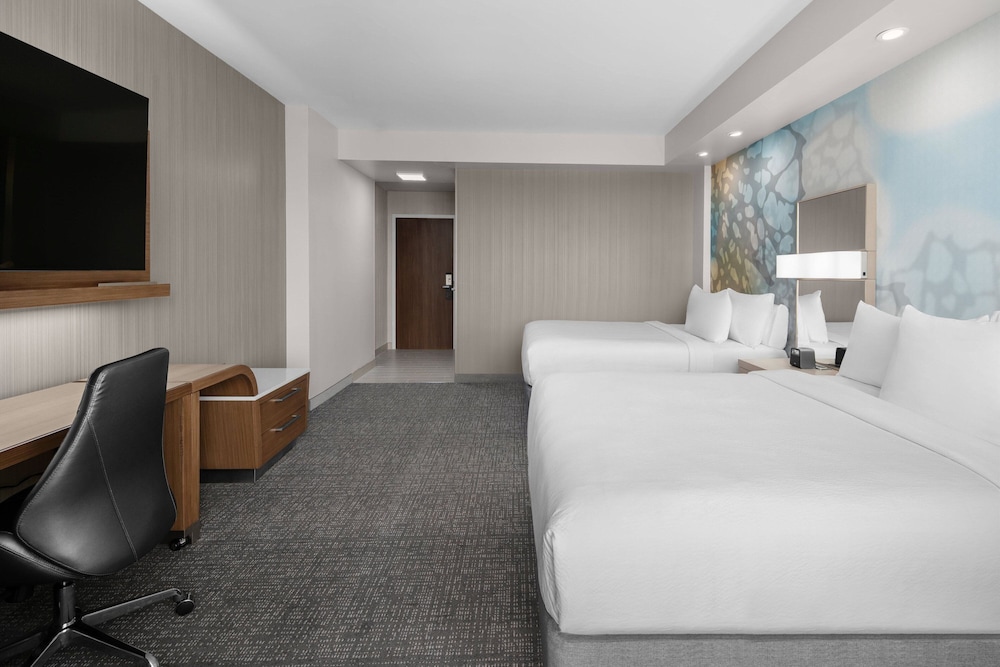Courtyard by Marriott Clearwater Beach — Hotel rooms in Clearwater, Florida