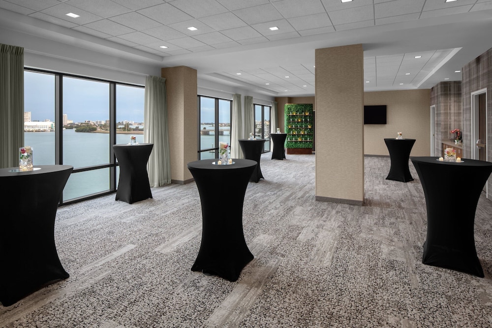 Courtyard by Marriott Clearwater Beach — Restaurant & bars in Clearwater, Florida