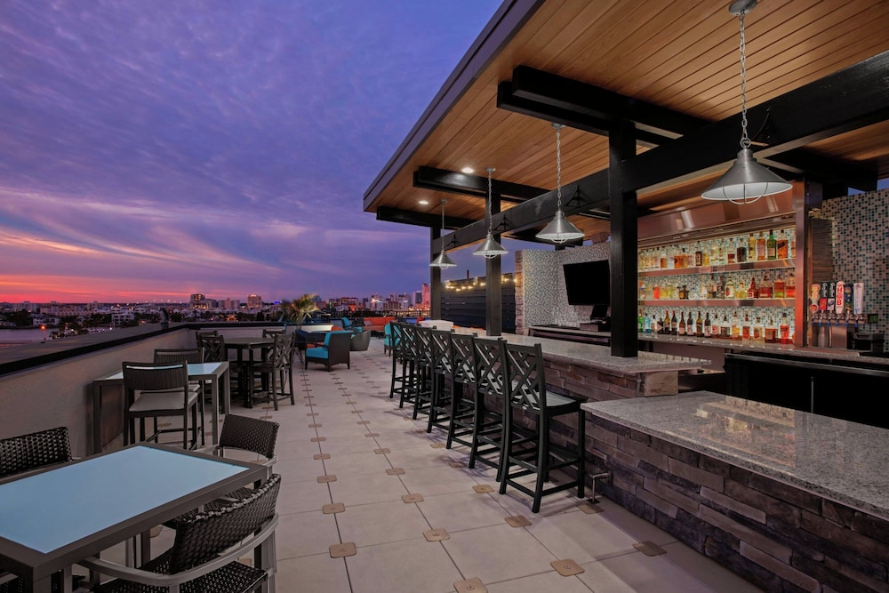 Courtyard by Marriott Clearwater Beach — Restaurant & bars in Clearwater, Florida