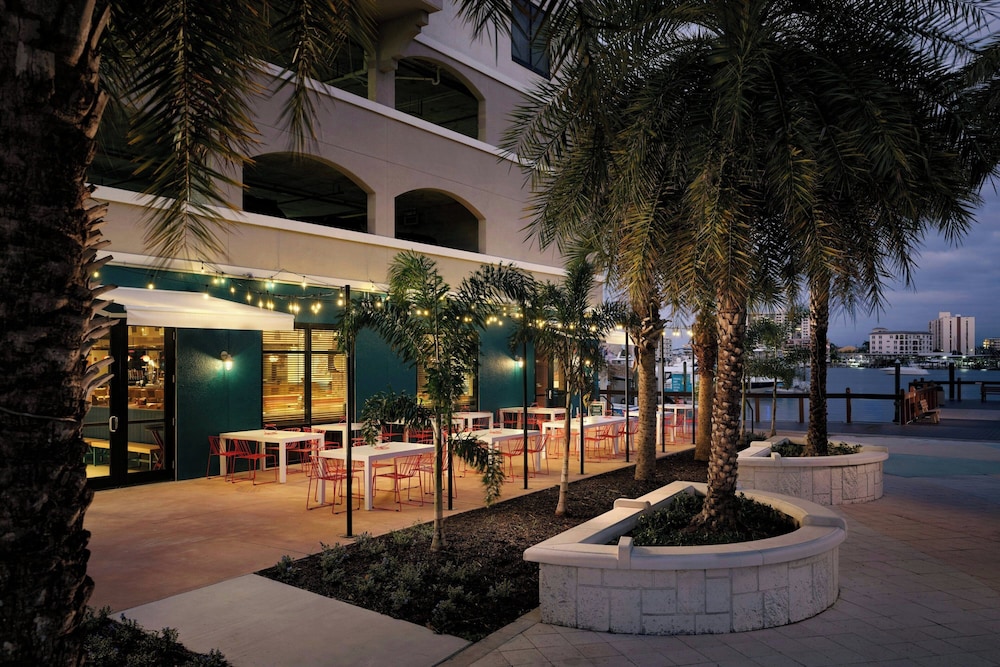Courtyard by Marriott Clearwater Beach — Restaurant & bars in Clearwater, Florida
