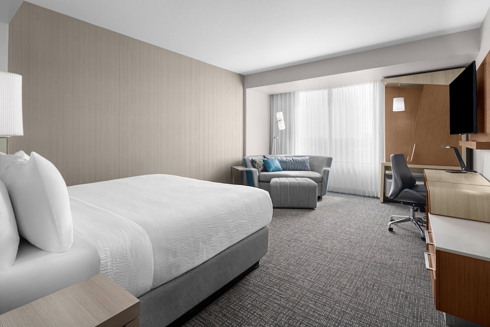 Courtyard by Marriott Clearwater Beach — Hotel rooms in Clearwater, Florida