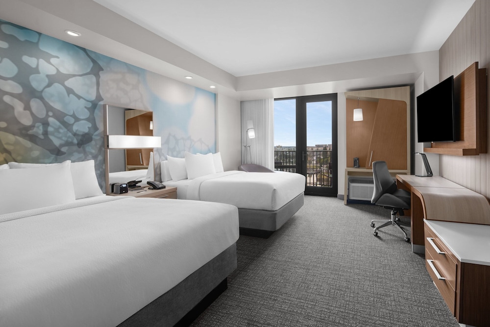 Courtyard by Marriott Clearwater Beach — Hotel rooms in Clearwater, Florida