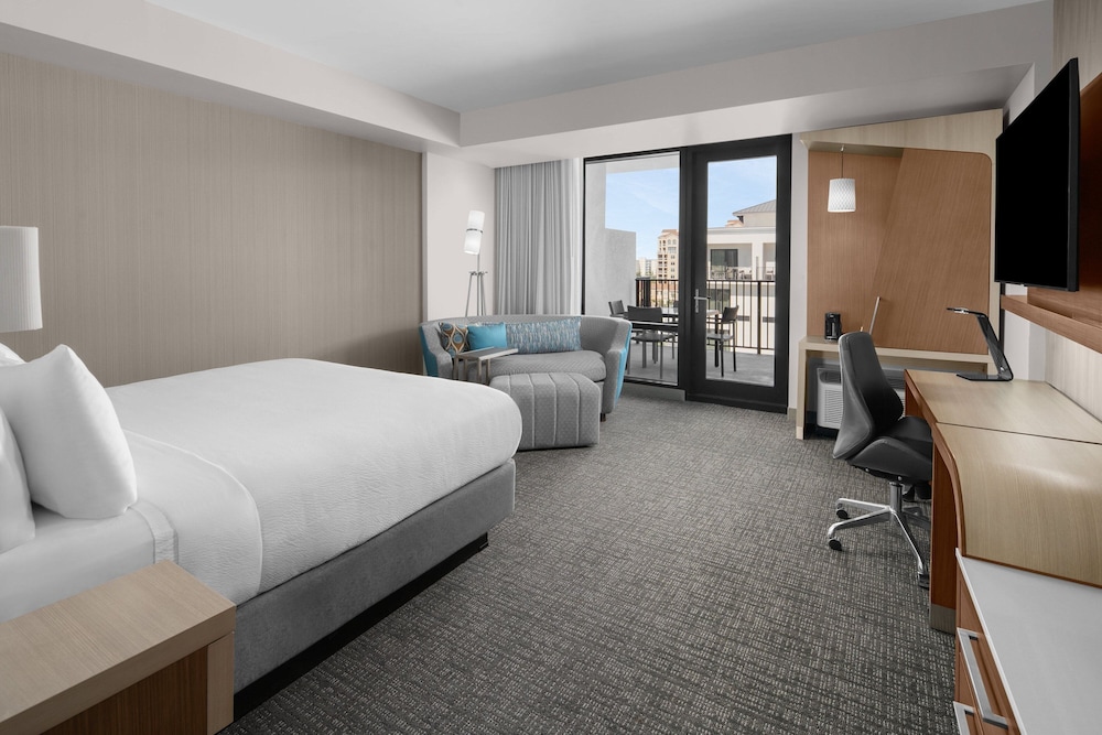Courtyard by Marriott Clearwater Beach — Hotel rooms in Clearwater, Florida