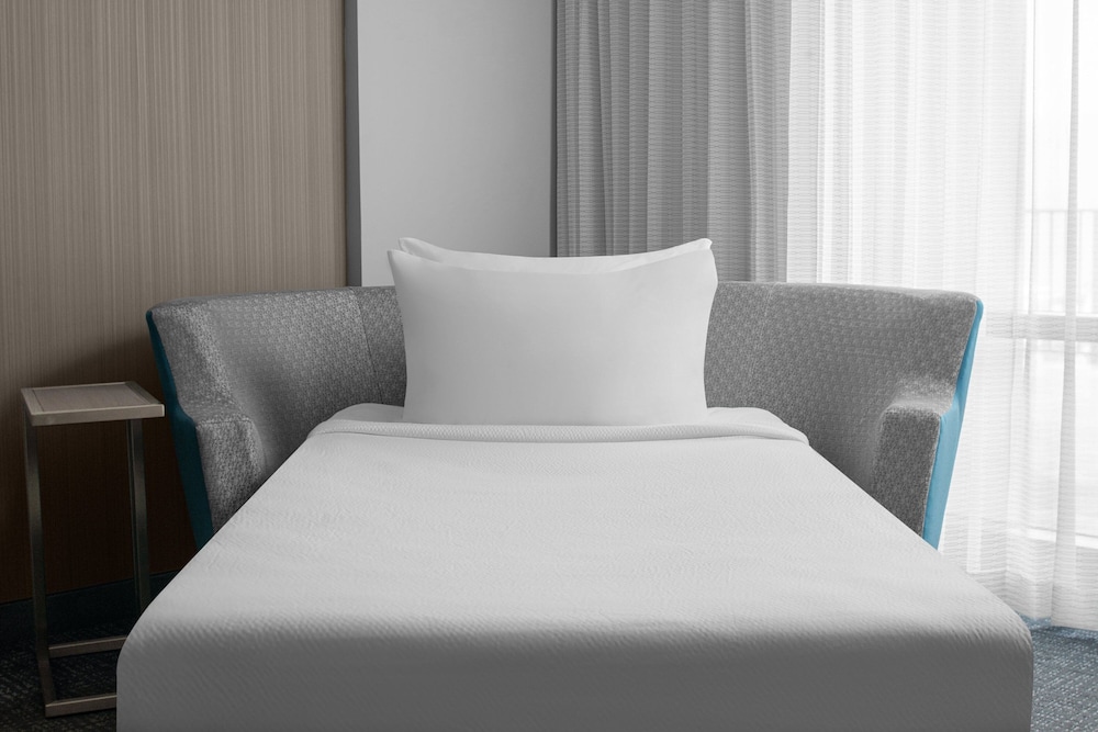 Courtyard by Marriott Clearwater Beach — Hotel rooms in Clearwater, Florida