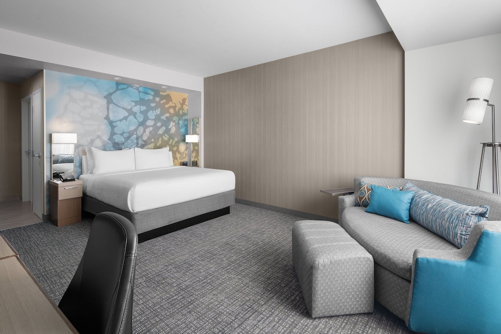 Courtyard by Marriott Clearwater Beach — Hotel rooms in Clearwater, Florida