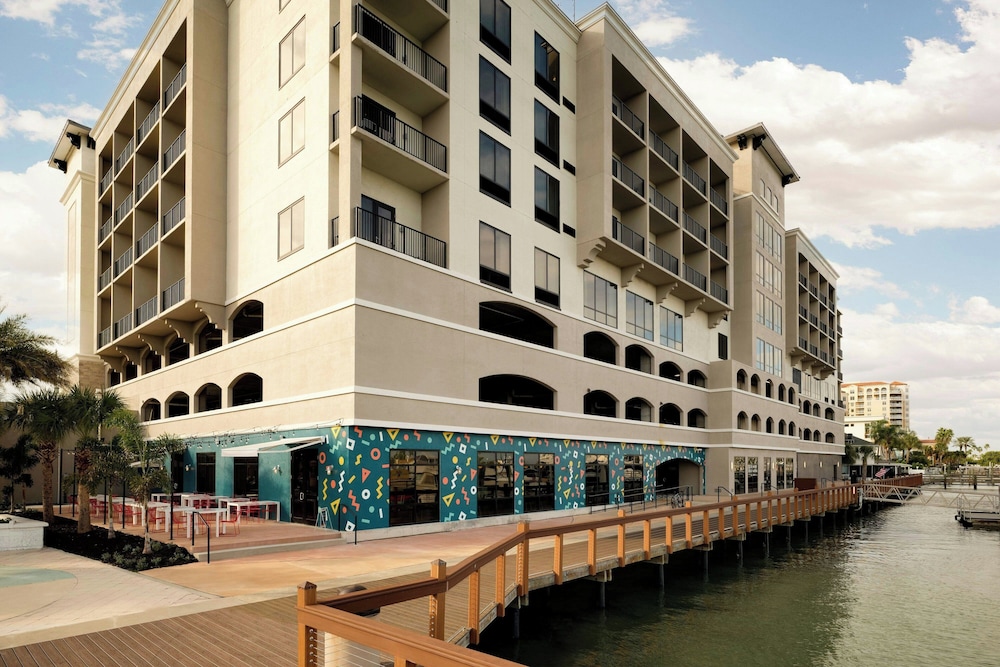 Courtyard by Marriott Clearwater Beach — Hotel building in Clearwater, Florida