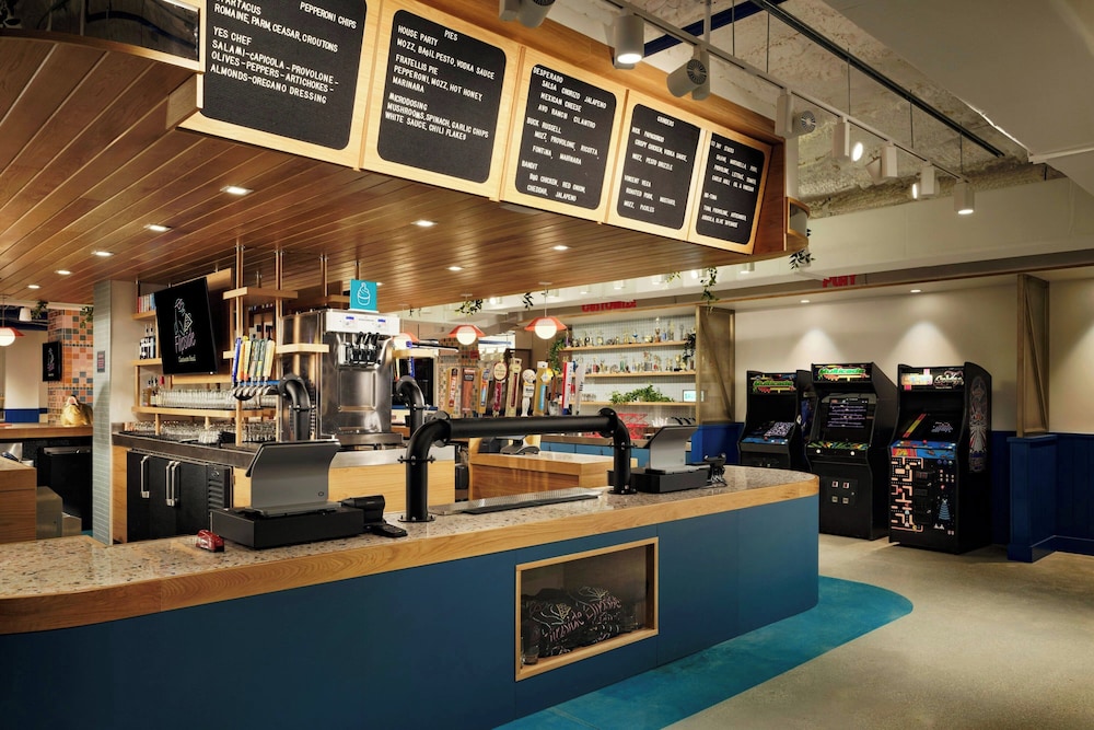 Courtyard by Marriott Clearwater Beach — Restaurant & bars in Clearwater, Florida