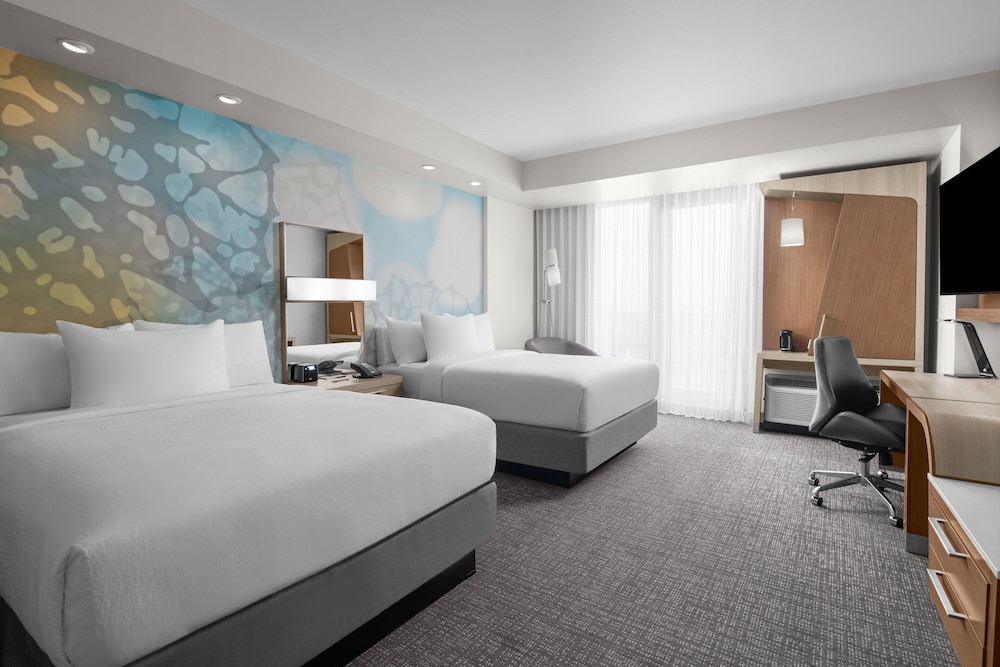 Courtyard by Marriott Clearwater Beach — Hotel rooms in Clearwater, Florida