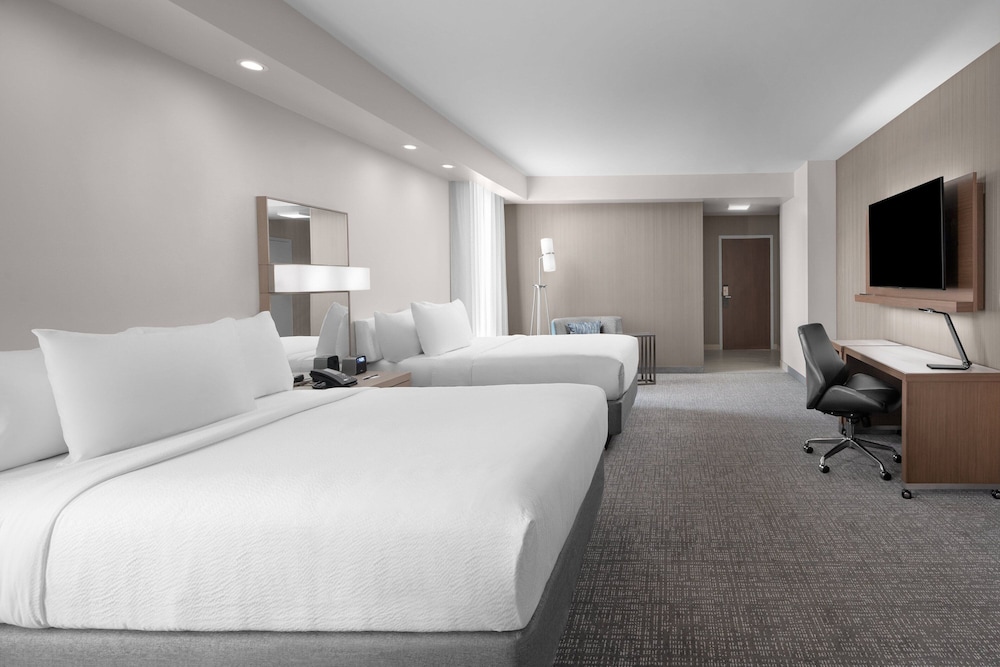 Courtyard by Marriott Clearwater Beach — Hotel rooms in Clearwater, Florida