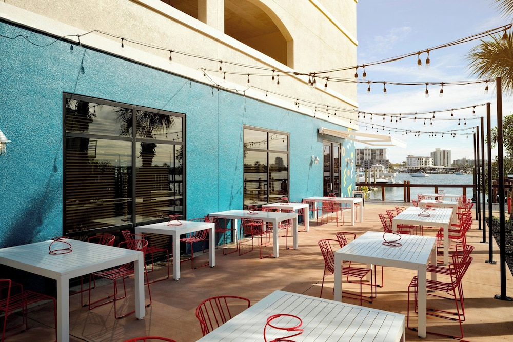 Courtyard by Marriott Clearwater Beach — Restaurant & bars in Clearwater, Florida