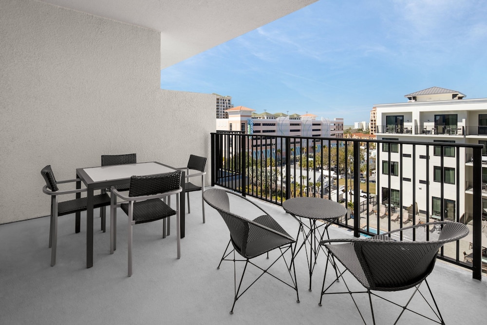 Courtyard by Marriott Clearwater Beach — Hotel rooms in Clearwater, Florida