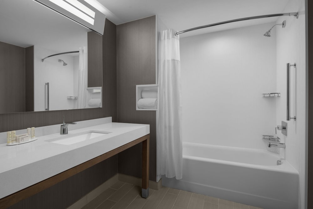 Courtyard by Marriott Clearwater Beach — Hotel rooms in Clearwater, Florida