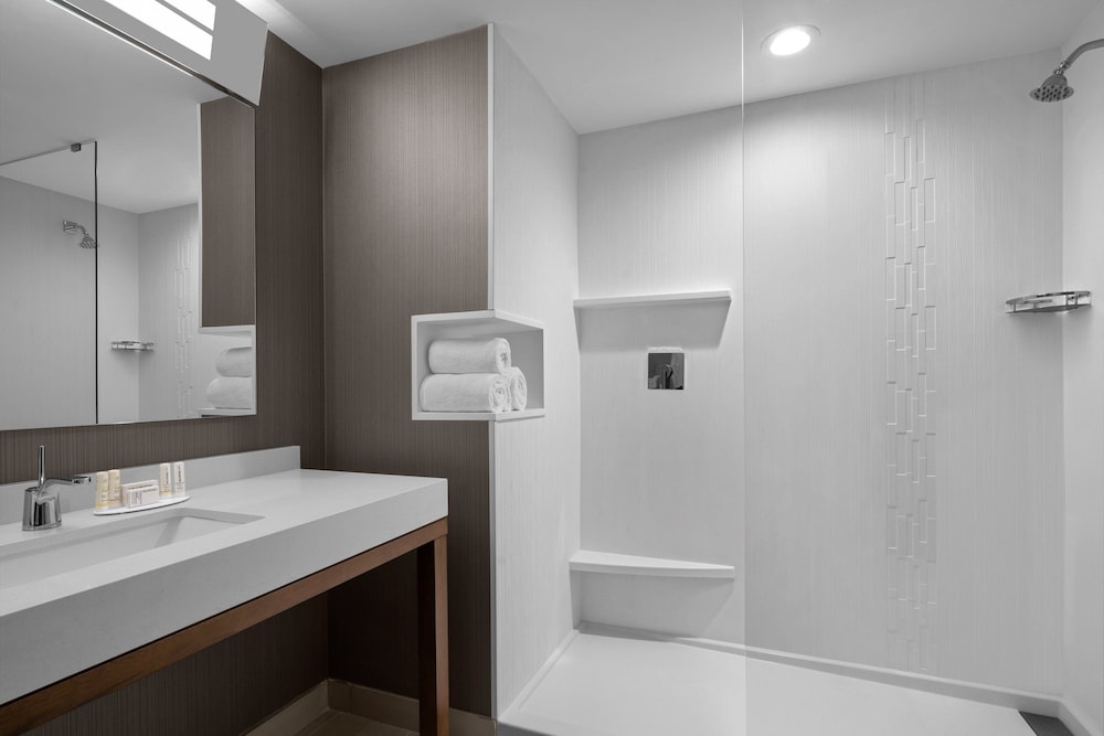 Courtyard by Marriott Clearwater Beach — Hotel rooms in Clearwater, Florida