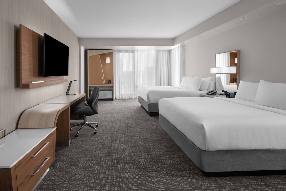 Courtyard by Marriott Clearwater Beach — Hotel rooms in Clearwater, Florida