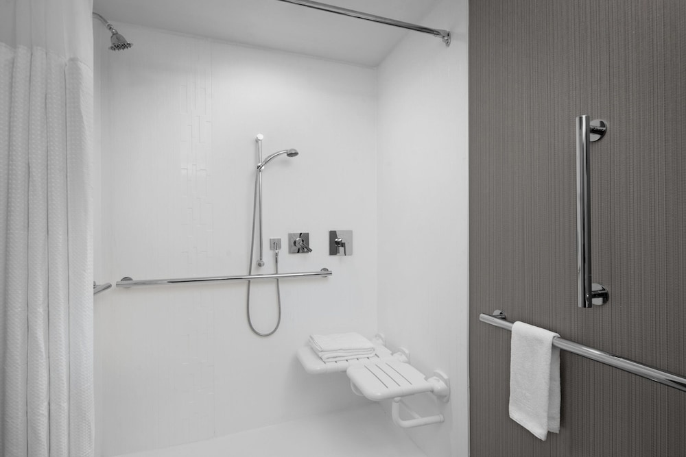 Courtyard by Marriott Clearwater Beach — Hotel rooms in Clearwater, Florida