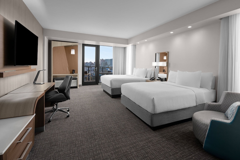 Courtyard by Marriott Clearwater Beach — Hotel rooms in Clearwater, Florida