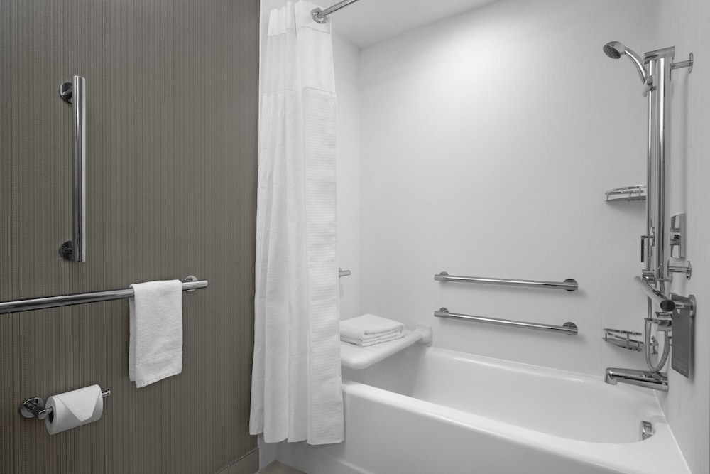 Courtyard by Marriott Clearwater Beach — Hotel rooms in Clearwater, Florida