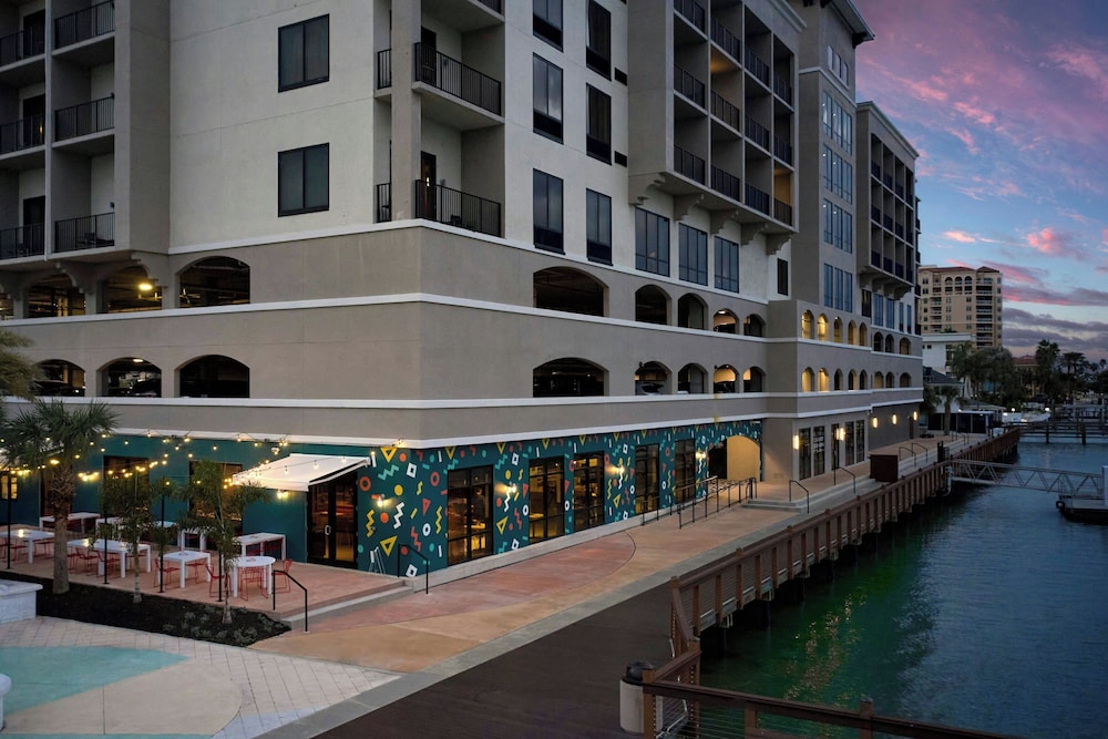 Courtyard by Marriott Clearwater Beach — Hotel building in Clearwater, Florida