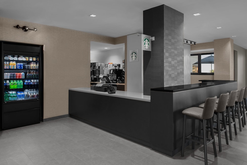Courtyard by Marriott Clearwater Beach — Restaurant & bars in Clearwater, Florida