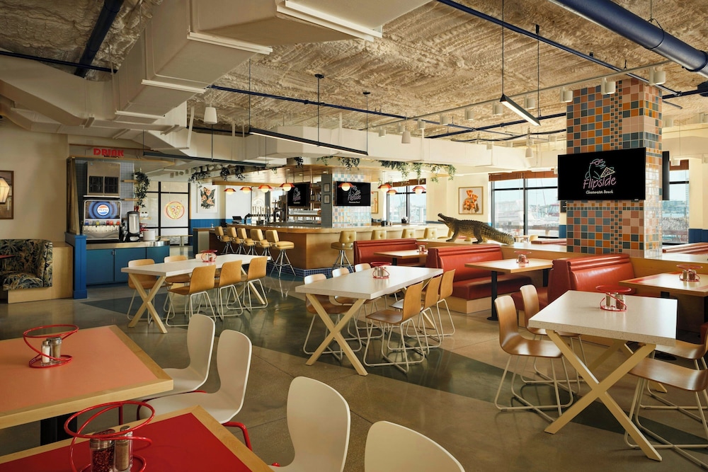 Courtyard by Marriott Clearwater Beach — Restaurant & bars in Clearwater, Florida
