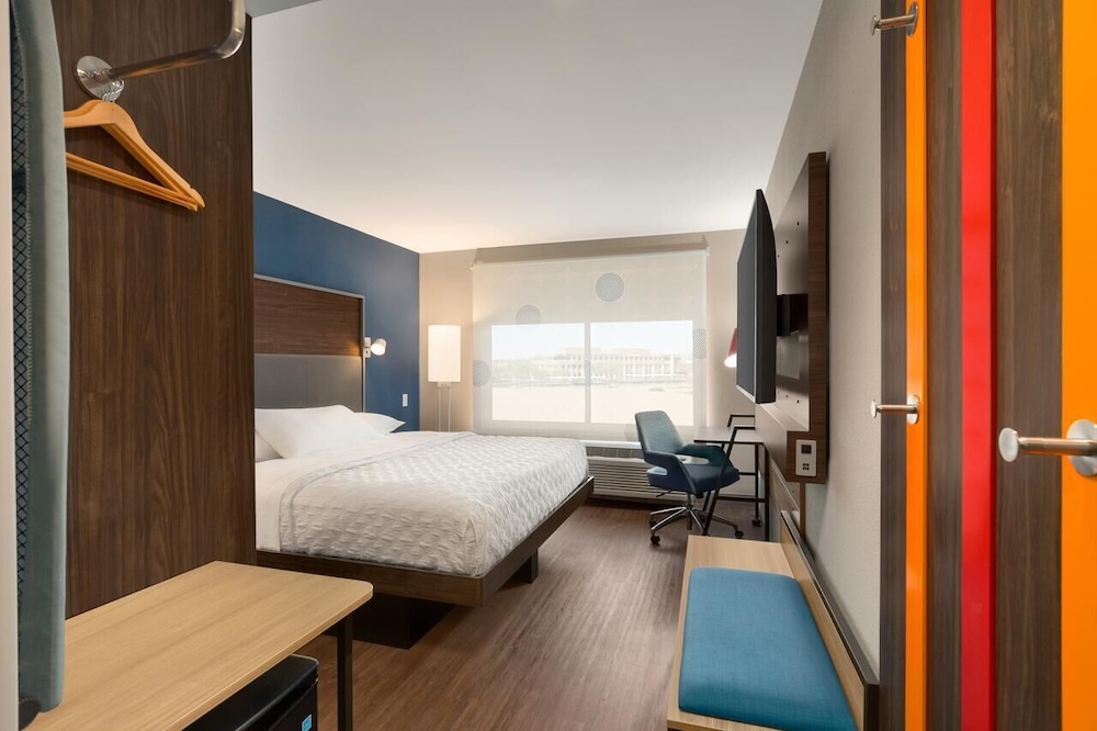 Tru by Hilton Fort Lauderdale Downtown — Hotel rooms in Fort Lauderdale, Florida