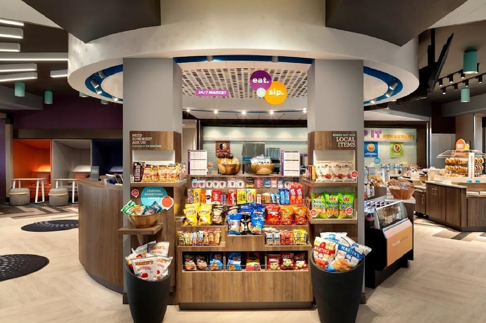 Tru by Hilton Fort Lauderdale Downtown — Restaurant & bars in Fort Lauderdale, Florida
