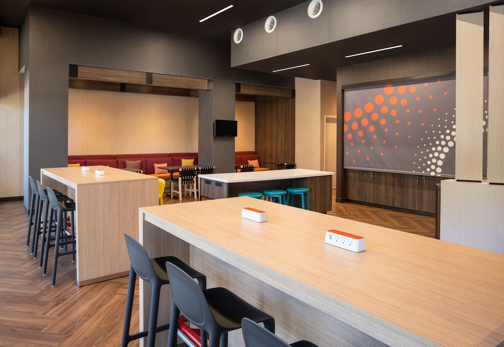 Tru by Hilton Fort Lauderdale Downtown — Restaurant & bars in Fort Lauderdale, Florida