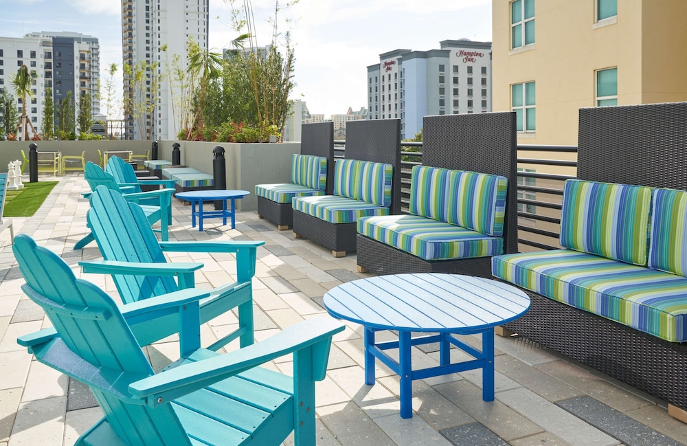 Tru by Hilton Fort Lauderdale Downtown — Restaurant & bars in Fort Lauderdale, Florida