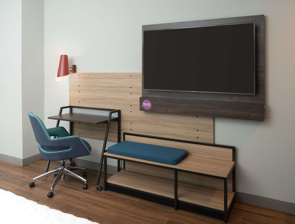 Tru by Hilton Fort Lauderdale Downtown — Hotel rooms in Fort Lauderdale, Florida
