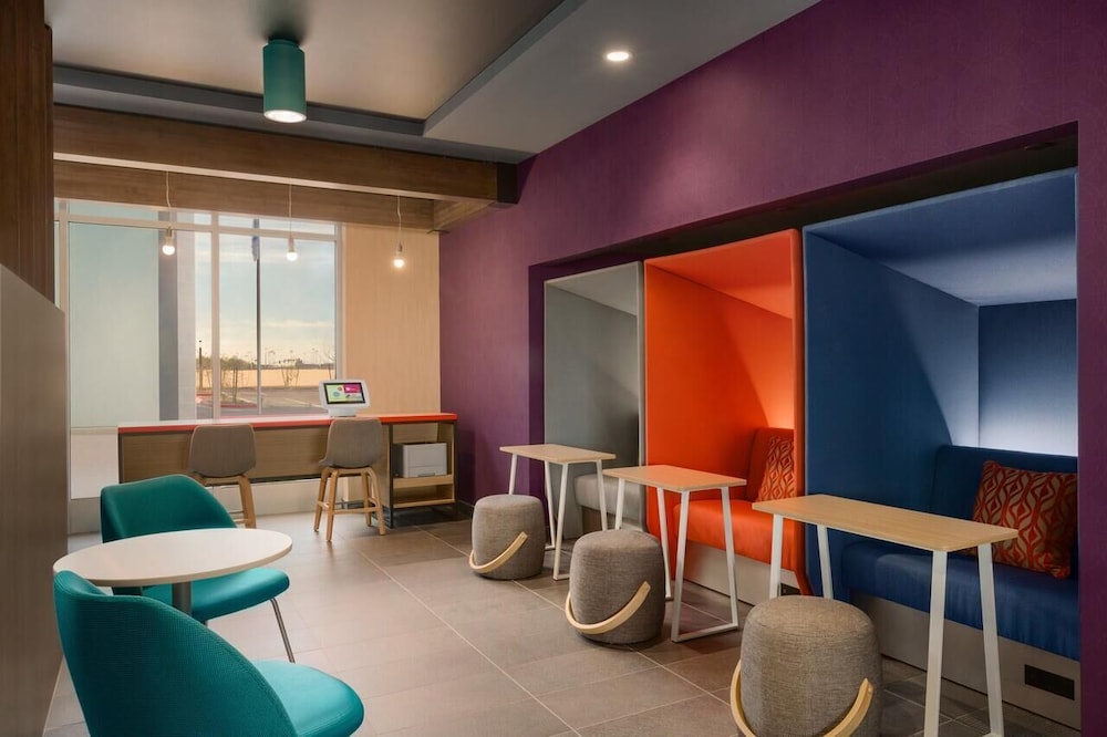 Tru by Hilton Fort Lauderdale Downtown — Hotel building in Fort Lauderdale, Florida