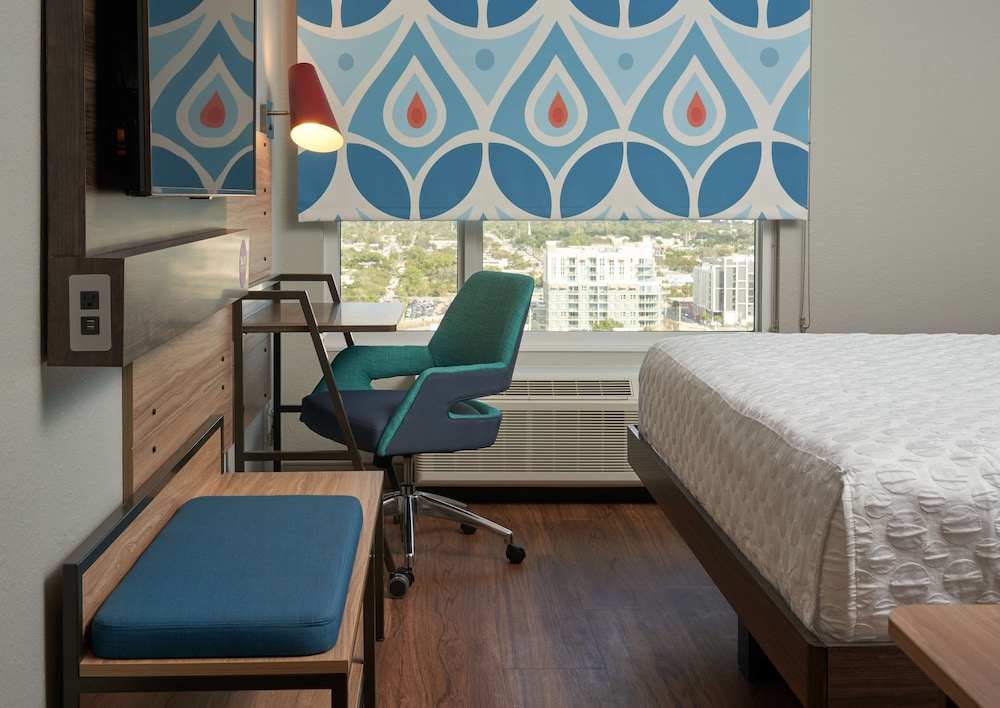 Tru by Hilton Fort Lauderdale Downtown — Hotel rooms in Fort Lauderdale, Florida
