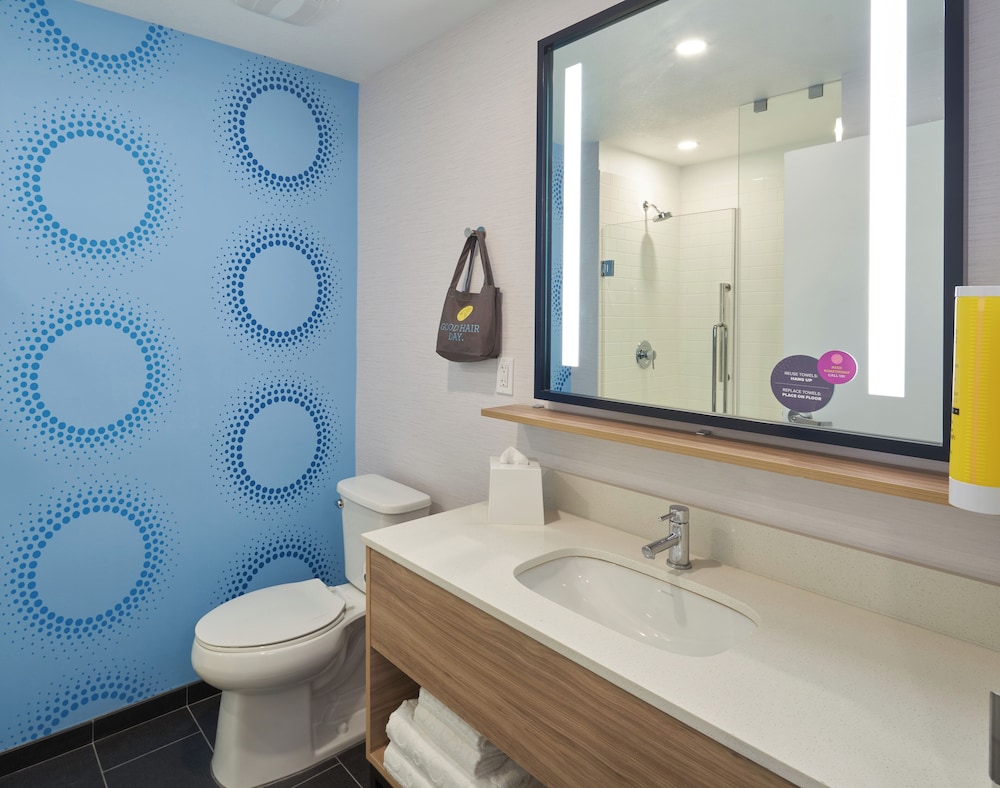 Tru by Hilton Fort Lauderdale Downtown — Hotel rooms in Fort Lauderdale, Florida