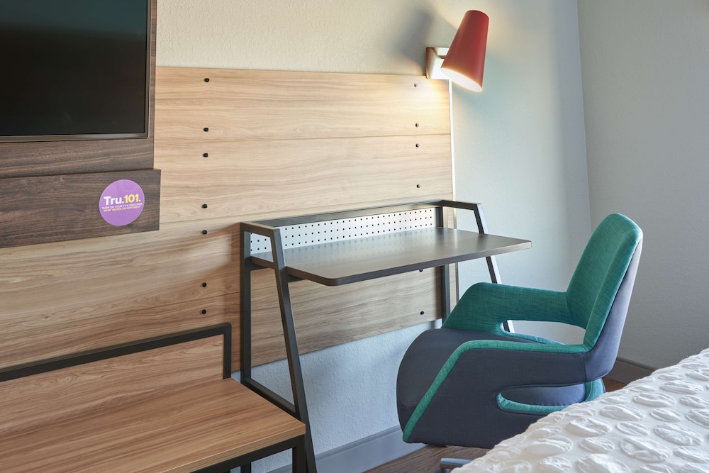 Tru by Hilton Fort Lauderdale Downtown — Hotel rooms in Fort Lauderdale, Florida
