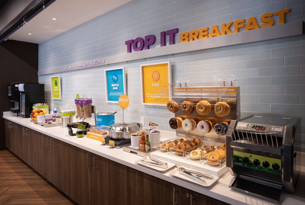 Tru by Hilton Fort Lauderdale Downtown — Restaurant & bars in Fort Lauderdale, Florida