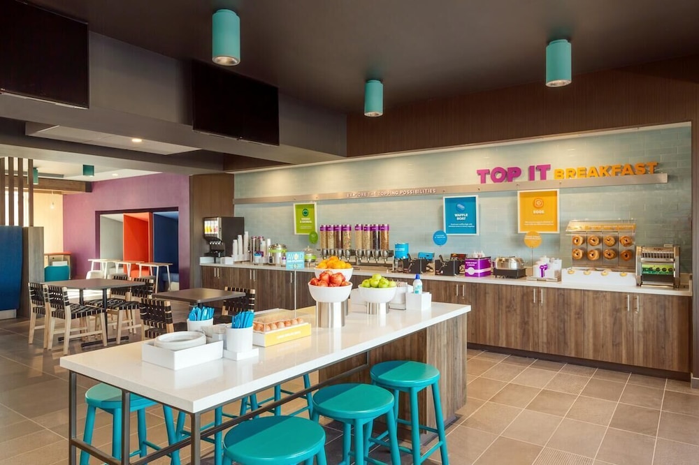 Tru by Hilton Fort Lauderdale Downtown — Restaurant & bars in Fort Lauderdale, Florida