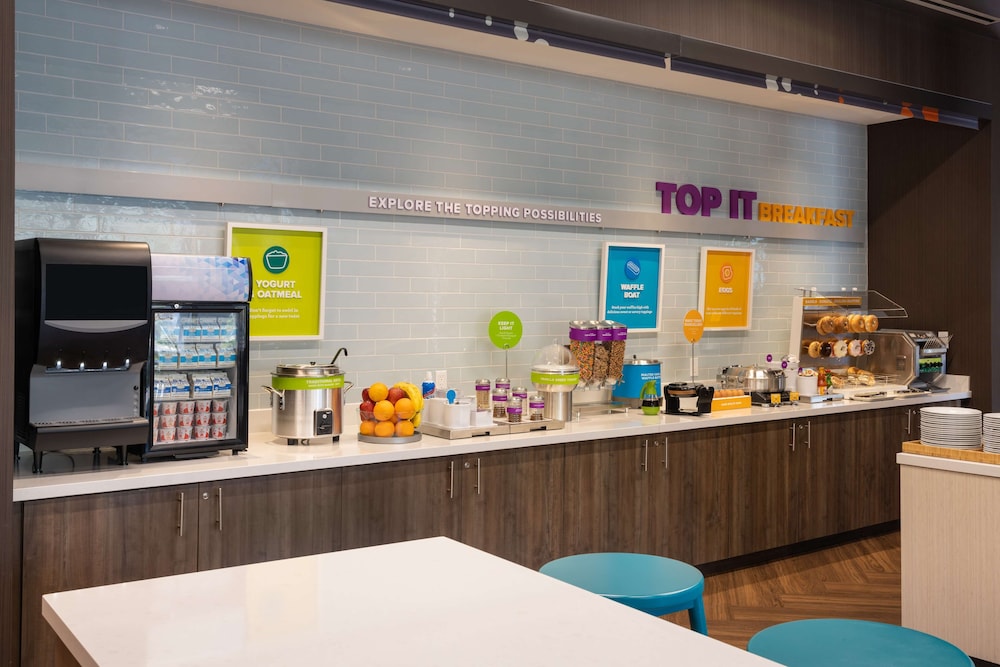 Tru by Hilton Fort Lauderdale Downtown — Restaurant & bars in Fort Lauderdale, Florida